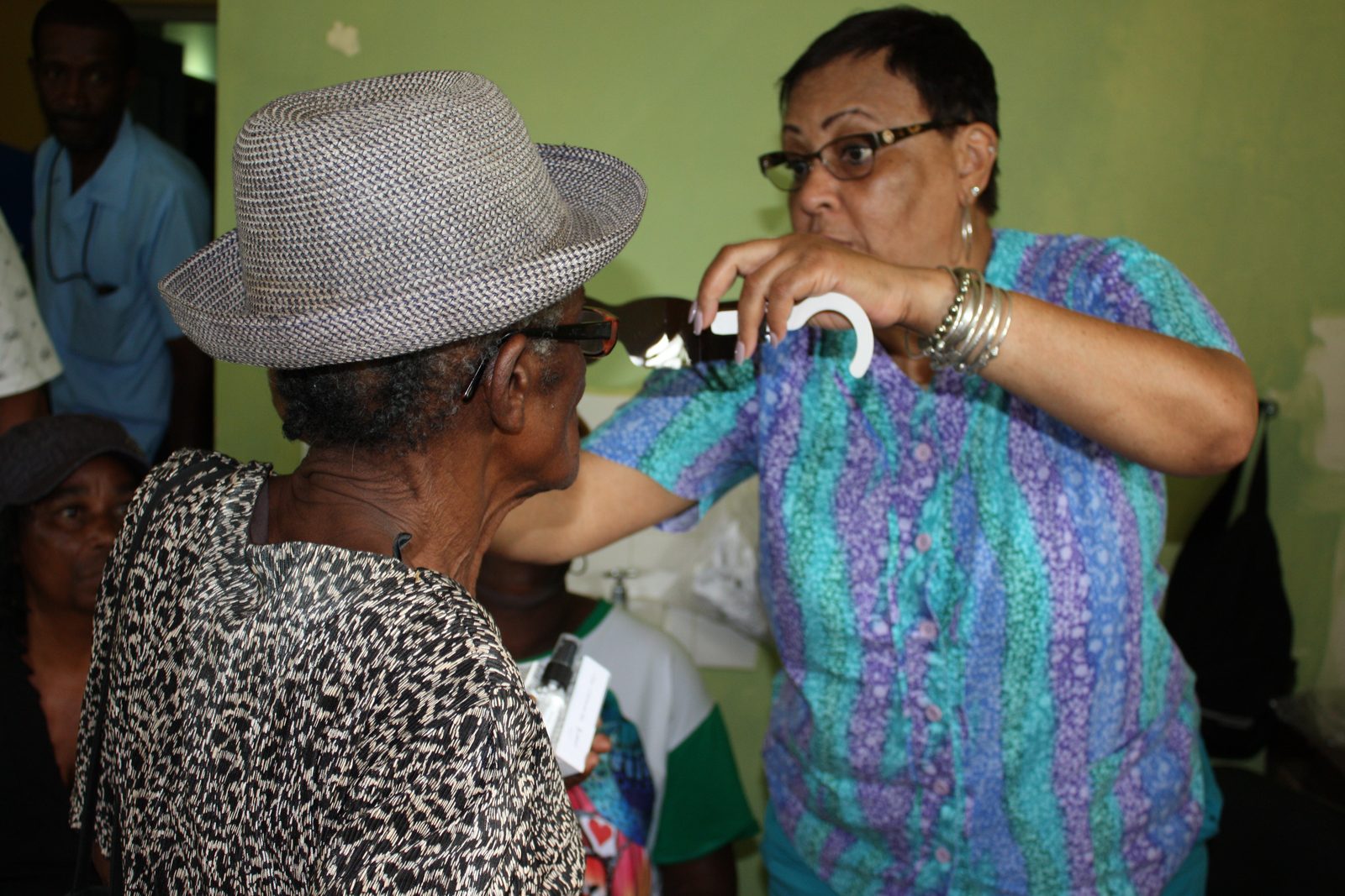 CHO eyewear fitting for mission patient
